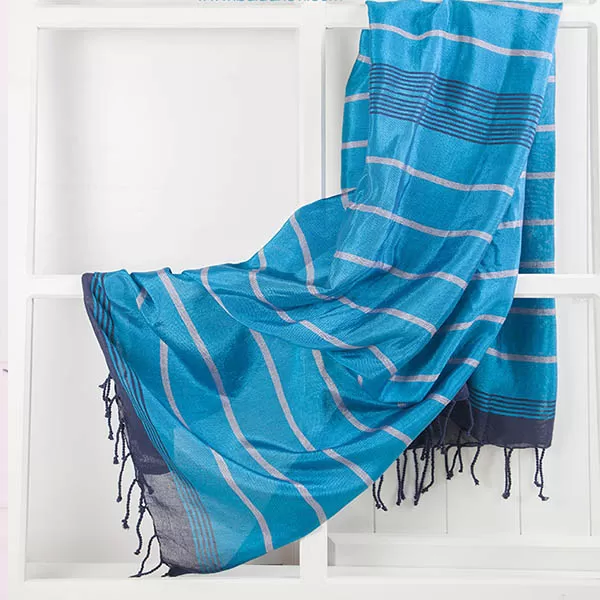 Hamamdoek, X.ZIIR Zijde, blauw, 190x90 cm. Hamamdoek, X.ZIIR Zijde, blauw, 190x90 cm.